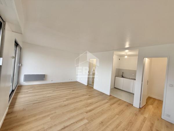 Studio lumineux à louer au 10ème étage à Paris - 1200 €