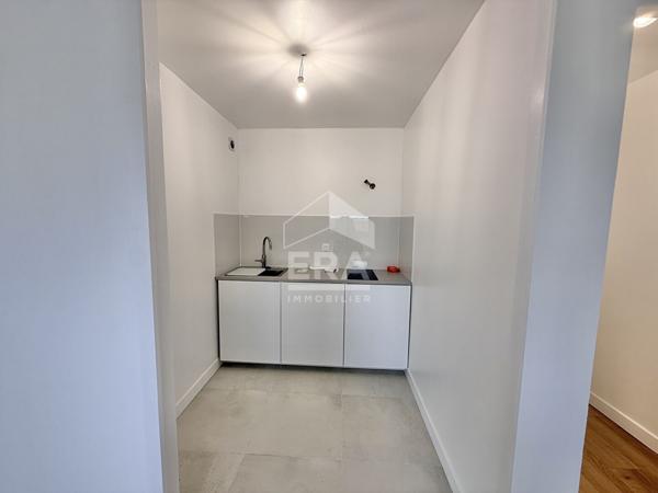 Studio lumineux à louer au 10ème étage à Paris - 1200 €