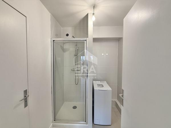 Studio lumineux à louer au 10ème étage à Paris - 1200 €