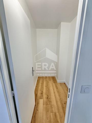 Studio lumineux à louer au 10ème étage à Paris - 1200 €