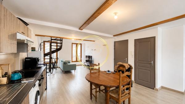 Immeuble
        
        - 195 m² Exclusivité 295 000 € *