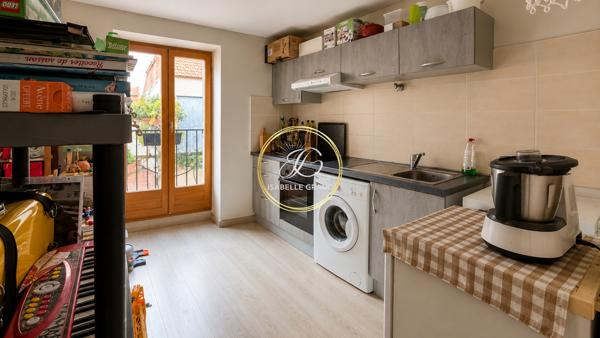 Immeuble
        
        - 195 m² Exclusivité 295 000 € *