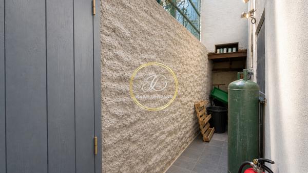 Immeuble
        
        - 195 m² Exclusivité 295 000 € *