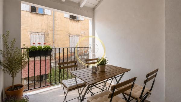 Immeuble
        
        - 195 m² Exclusivité 295 000 € *
