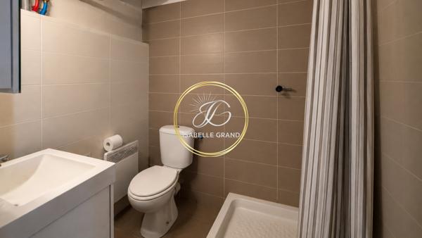 Immeuble
        
        - 195 m² Exclusivité 295 000 € *