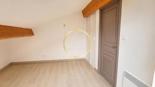 Immeuble
        
        - 195 m² Exclusivité 295 000 € *