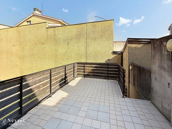Maison de ville avec terrasse, cour et garage – Rive-de-Gier