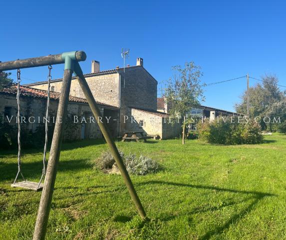 BELLE PROPRIETE AVEC GITE A 15 MINUTES DE ROCHEFORT