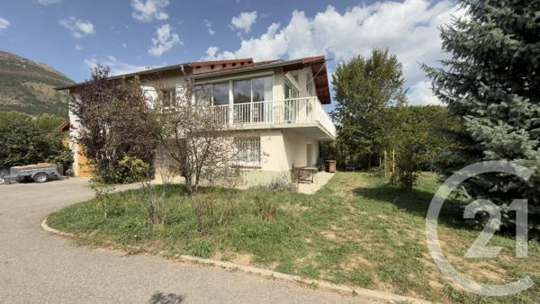 Maison à vendre  10 pièces - 270,48 m 2   LA ROCHE DES ARNAUDS  - 05