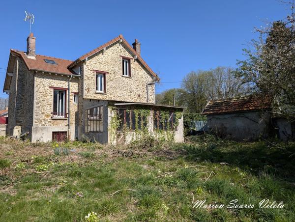 CHAUMES-EN-BRIE.Maison familiale de caractère sur plus de 800 m² de terrain.