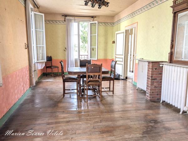 CHAUMES-EN-BRIE.Maison familiale de caractère sur plus de 800 m² de terrain.
