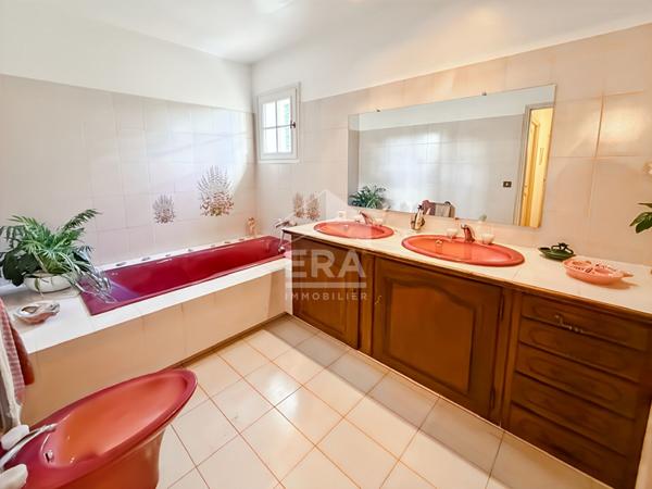 LES PENNES MIRABEAU - EXCLUSIVITE - Maison T5 de 171m2 sur 2067m2 de terrain piscine garage