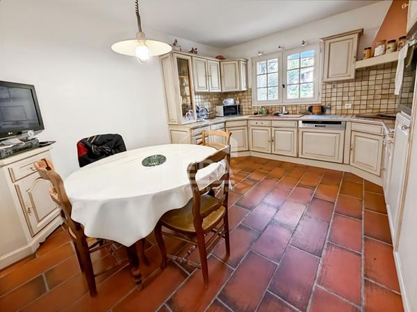 LES PENNES MIRABEAU - EXCLUSIVITE - Maison T5 de 171m2 sur 2067m2 de terrain piscine garage