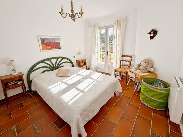 LES PENNES MIRABEAU - EXCLUSIVITE - Maison T5 de 171m2 sur 2067m2 de terrain piscine garage