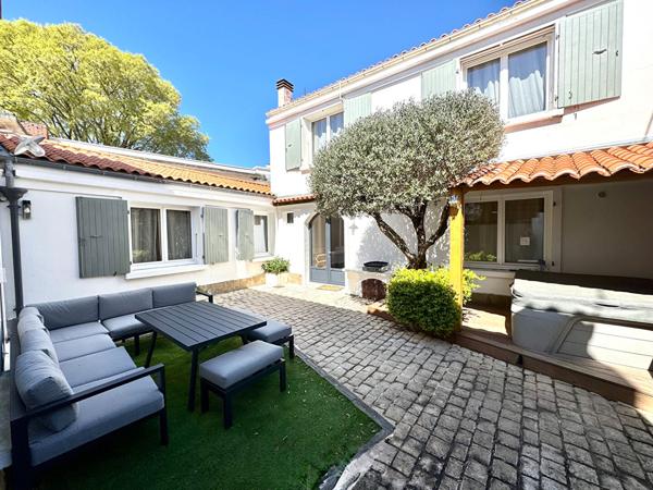 Propriété Rochelaise - 6 pièces - La Rochelle Centre Ville / Porte Royale 936 000 € **  - Référence  JH585ED7