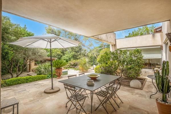 Villa 5 pièce(s) 182.80 m2 + Piscine + 4 terrasses + garage+ Pool House + Abris de jardin