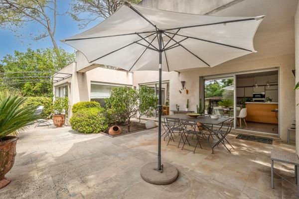 Villa 5 pièce(s) 182.80 m2 + Piscine + 4 terrasses + garage+ Pool House + Abris de jardin