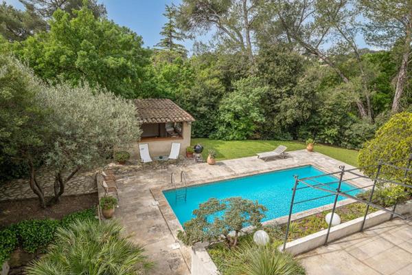 Villa 5 pièce(s) 182.80 m2 + Piscine + 4 terrasses + garage+ Pool House + Abris de jardin