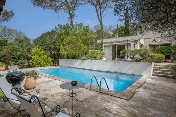 Villa 5 pièce(s) 182.80 m2 + Piscine + 4 terrasses + garage+ Pool House + Abris de jardin