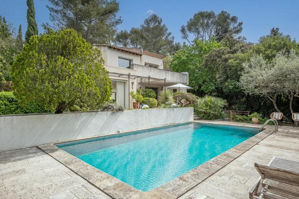 Villa 5 pièce(s) 182.80 m2 + Piscine + 4 terrasses + garage+ Pool House + Abris de jardin