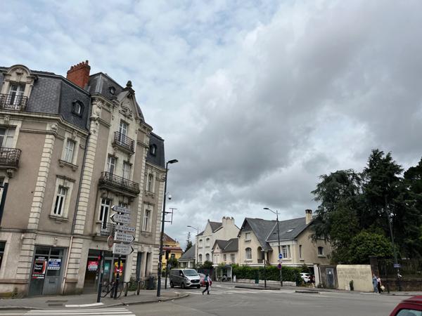 Nantes (44300) NANTES ROND POINT DE PARIS Appartement T2 dans un bel immeuble ancien, 50 m2