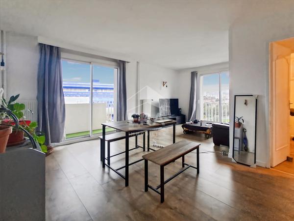 À vendre : Grand T2 de 54 m²  avec Balcon situé au 5eme étages