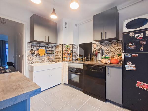 À vendre : Grand T2 de 54 m²  avec Balcon situé au 5eme étages