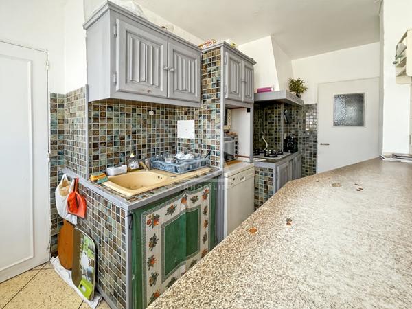 Appartement T3 avec cave et vue dégagée - Dernier étage - Marseille 3eme