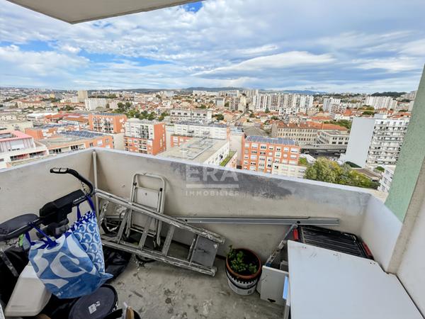 Appartement T3 avec cave et vue dégagée - Dernier étage - Marseille 3eme