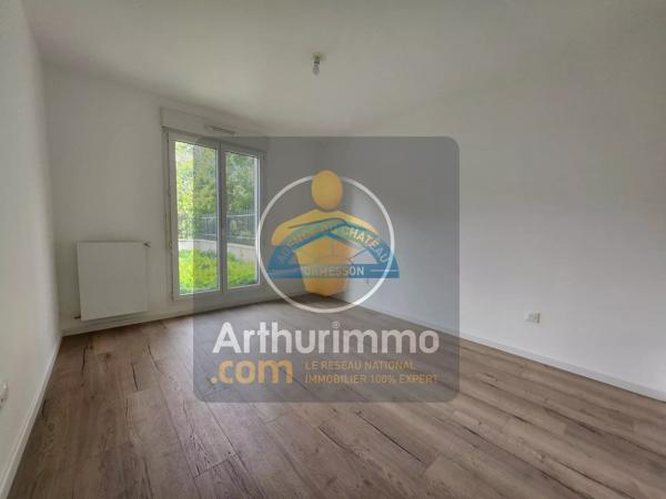 Vente                                                      Appartement
                        
                     3 pièces                      73 m2                     à Ormesson-sur-Marne