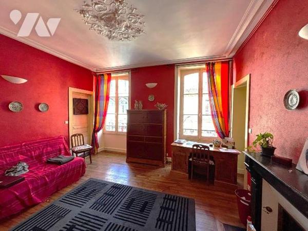 RENNES CENTRE VILLE - APPARTEMENT TYPE 5 - EXCELLENT ETAT
Dans une copropriété du XIXème en pa...