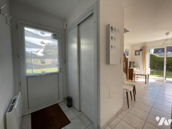 Ensemble immobilier avec maison principale et 2 logements indépendants.