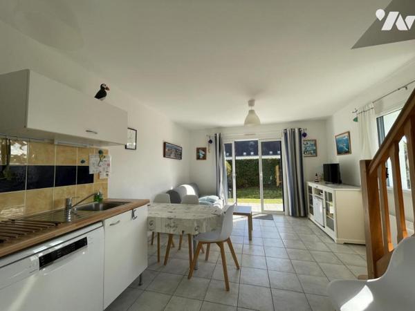 Ensemble immobilier avec maison principale et 2 logements indépendants.
