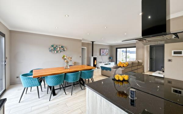 Maison à vendre    4 pièces • 130 m2 Château-l'Évêque