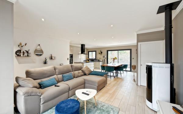 Maison à vendre    4 pièces • 130 m2 Château-l'Évêque