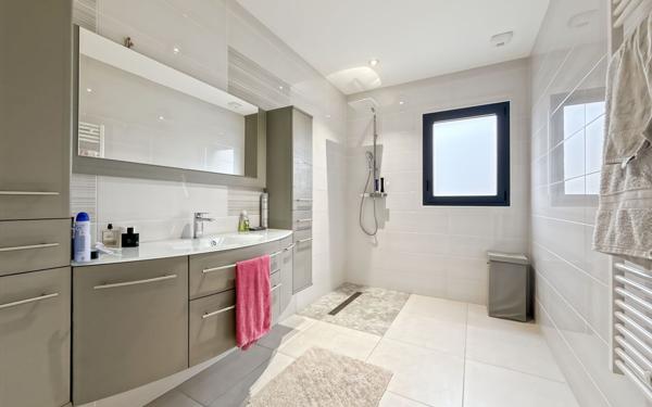 Maison à vendre    4 pièces • 130 m2 Château-l'Évêque