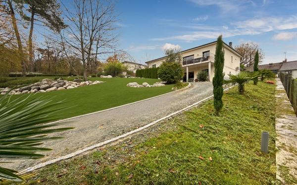 Maison à vendre    4 pièces • 130 m2 Château-l'Évêque