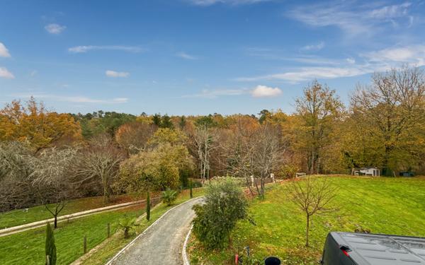 Maison à vendre    4 pièces • 130 m2 Château-l'Évêque