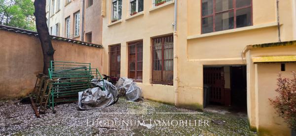 Local commercial 85 m2 Lyon