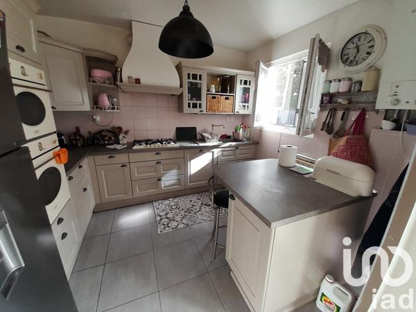 Maison traditionnelle 8 pièces de 131 m² à Grigny (91350)