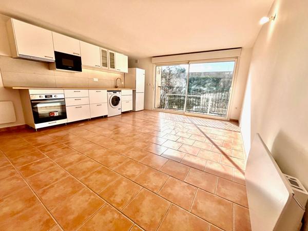 MÈZE appartement T2 de 36.53m² avec balcon et place de stationnement