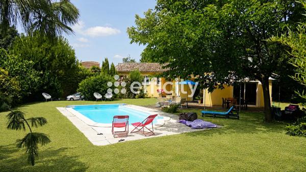 Maison
         6 pièces
        - 140 m² Bien prestige 875 000 € *