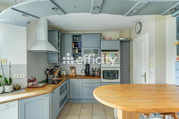 Maison
         6 pièces
        - 140 m² Bien prestige 875 000 € *