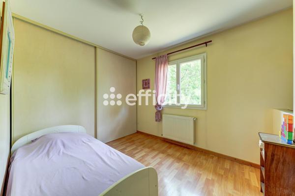 Maison
         6 pièces
        - 140 m² Bien prestige 875 000 € *