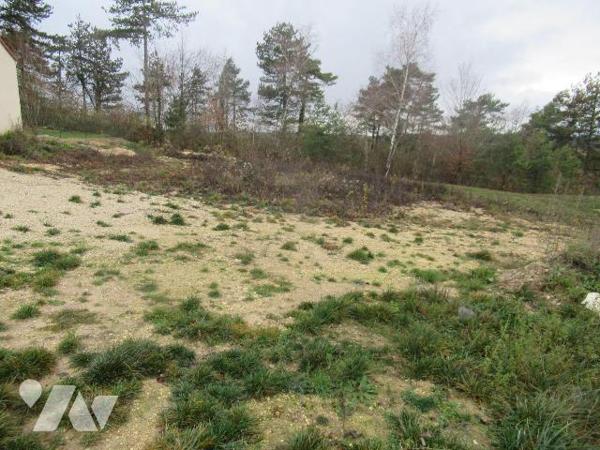 A vendre sur commune de Macey à la sortie de grange l'évêque terrain à bâtir de 674m² viabilisé...