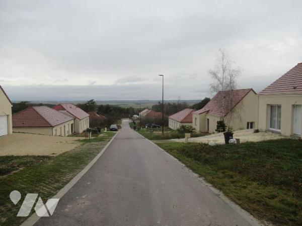 A vendre sur commune de Macey à la sortie de grange l'évêque terrain à bâtir de 674m² viabilisé...