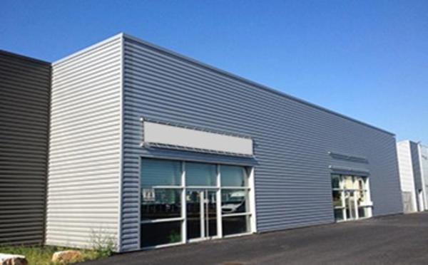 Local/bureau à louer proche de VILLEFRANCHE SUR SAONE (69) 550 m2 sur terrain de 1 500 m2 avec parkings