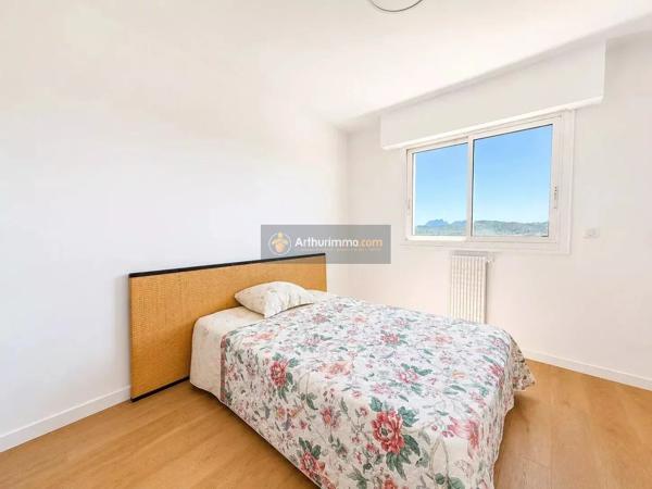 Vente                                                      Appartement
                        
                     4 pièces                      72 m2                     à Saint-Raphaël