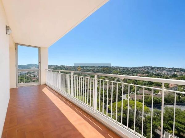 Vente                                                      Appartement
                        
                     4 pièces                      72 m2                     à Saint-Raphaël