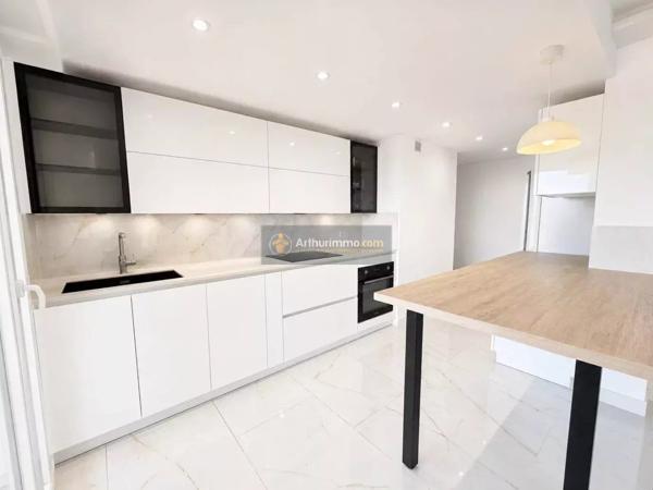 Vente                                                      Appartement
                        
                     4 pièces                      72 m2                     à Saint-Raphaël